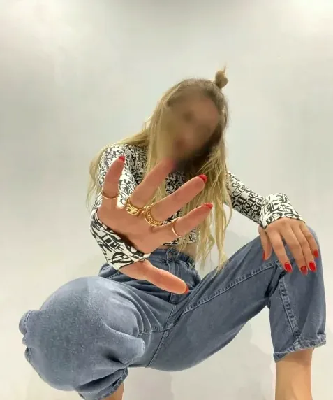 Lotte, 35