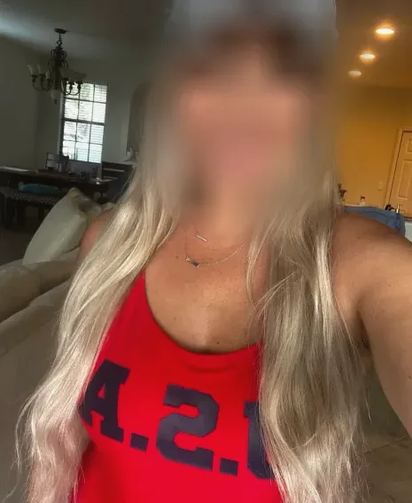 Nadia, 38