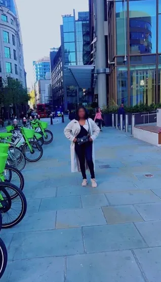 Sabine, 33