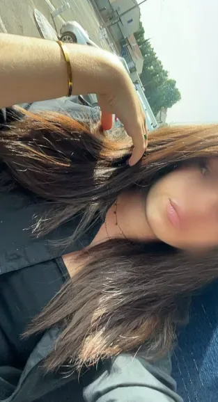 Shania, 18
